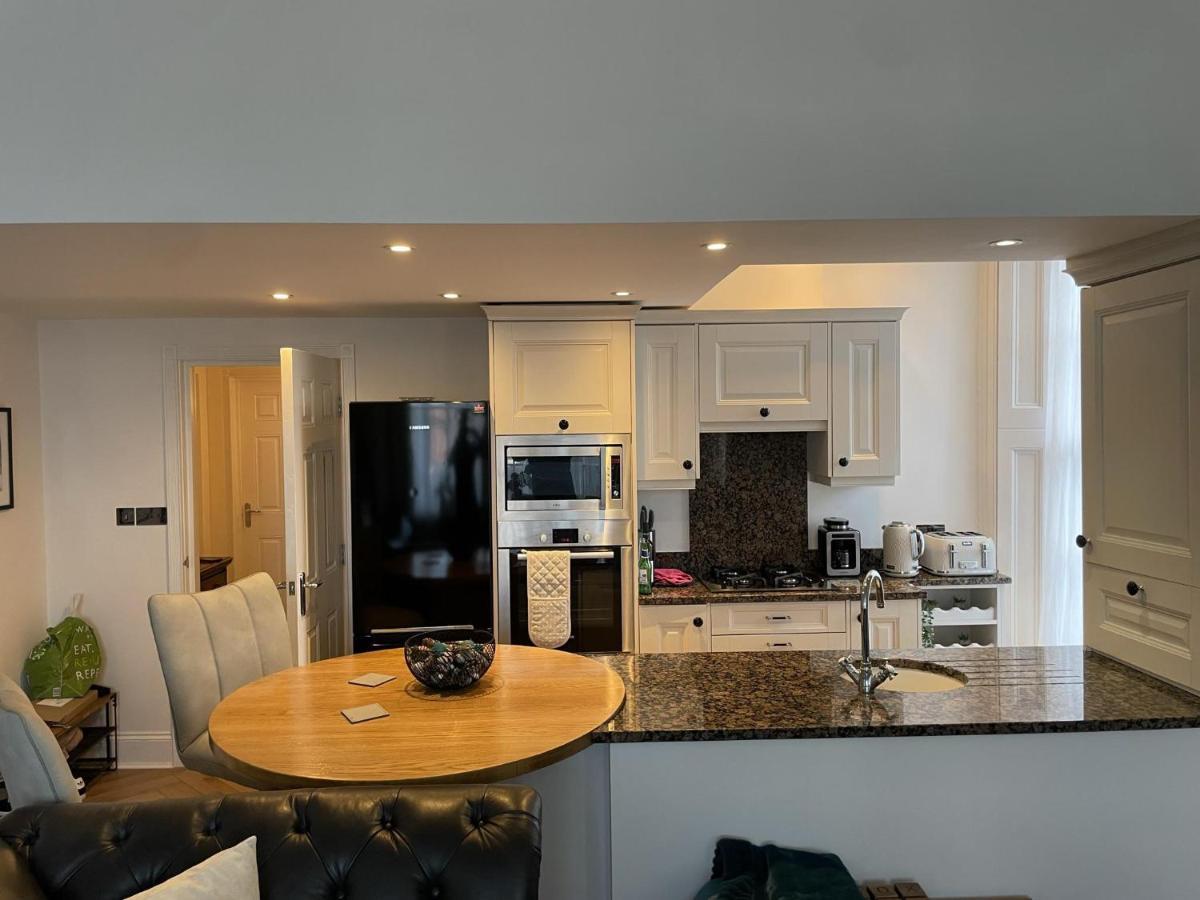 Stunning 2-Bed-2Bath Apt In Whitby With Parking Lejlighed Eksteriør billede