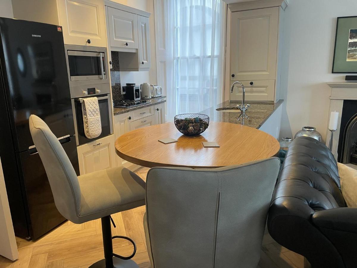 Stunning 2-Bed-2Bath Apt In Whitby With Parking Lejlighed Eksteriør billede